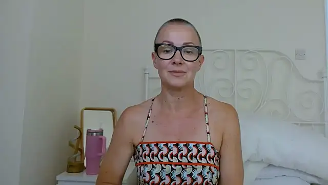 ELEGANT-ARIA36 online show from July 19, 2026, 2:14 pm