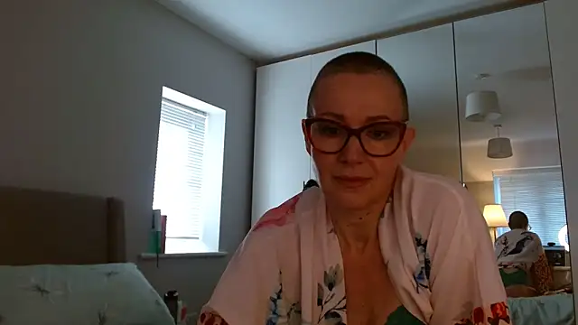 Snapshot of ELEGANT-ARIA36 chatting on February 18, 2025, 9:43 am ELEGANT-ARIA36 online show from February 18, 2025, 9:43 am