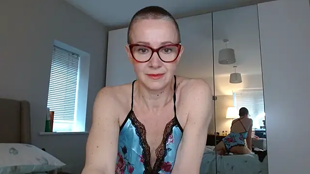 Snapshot of ELEGANT-ARIA36 chatting on February 24, 2025, 8:49 am ELEGANT-ARIA36 online show from February 24, 2025, 8:49 am