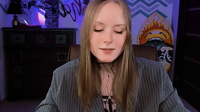 Snapshot of VivienLeeigh chatting on February 23, 2025, 6:23 pm VivienLeeigh online show from February 23, 2025, 6:23 pm