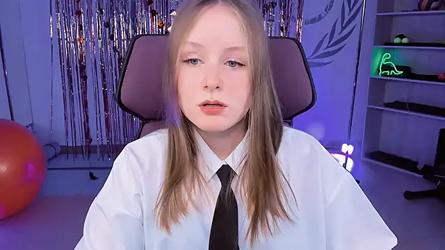 Snapshot of VivienLeeigh chatting on March 9, 2025, 9:02 am VivienLeeigh online show from March 9, 2025, 9:02 am