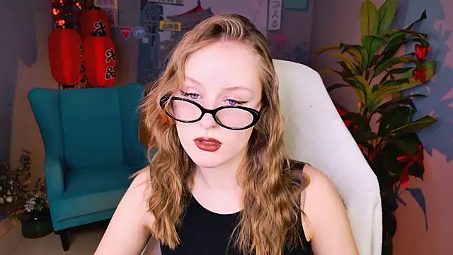 VivienLeeigh online show from March 19, 2026, 5:29 am