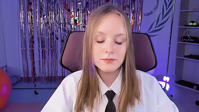 Snapshot of VivienLeeigh chatting on March 7, 2025, 8:22 pm VivienLeeigh online show from March 7, 2025, 8:22 pm