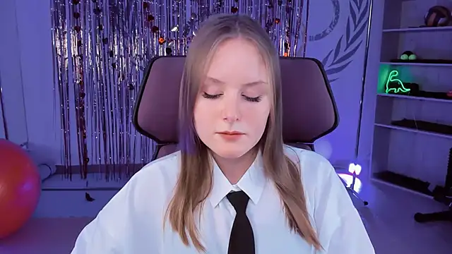 Snapshot of VivienLeeigh chatting on March 8, 2025, 3:13 pm VivienLeeigh online show from March 8, 2025, 3:13 pm