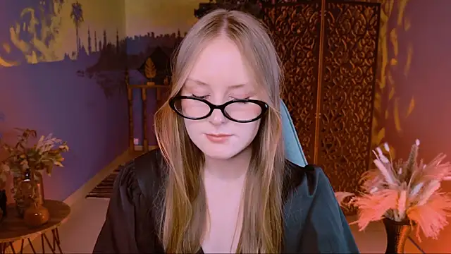 Snapshot of VivienLeeigh chatting on September 24, 2025, 3:07 pm VivienLeeigh online show from September 24, 2025, 3:07 pm
