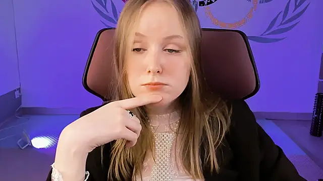 Snapshot of VivienLeeigh chatting on February 7, 2025, 2:26 pm VivienLeeigh online show from February 7, 2025, 2:26 pm