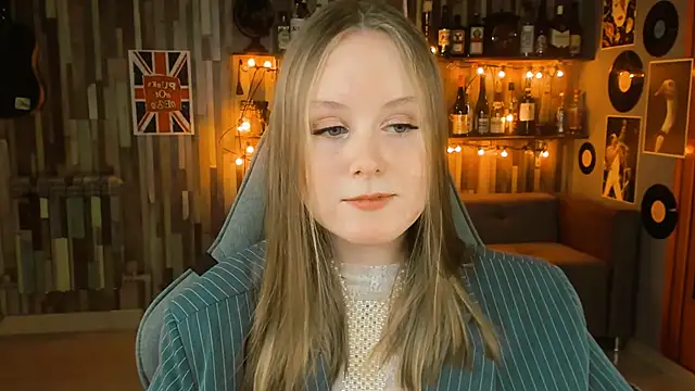Snapshot of VivienLeeigh chatting on February 20, 2025, 4:14 pm VivienLeeigh online show from February 20, 2025, 4:14 pm