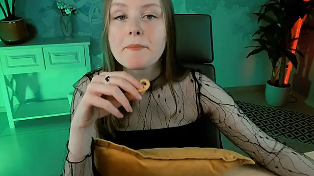 Snapshot of VivienLeeigh chatting on February 11, 2025, 7:27 pm VivienLeeigh online show from February 11, 2025, 7:27 pm