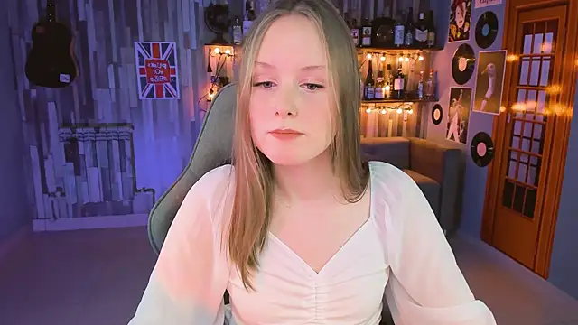 Snapshot of VivienLeeigh chatting on March 18, 2025, 7:22 pm VivienLeeigh online show from March 18, 2025, 7:22 pm