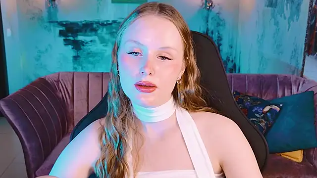 VivienLeeigh online show from November 1, 2025, 5:40 pm