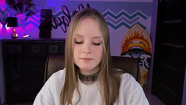 Snapshot of VivienLeeigh chatting on March 2, 2025, 6:24 pm VivienLeeigh online show from March 2, 2025, 6:24 pm