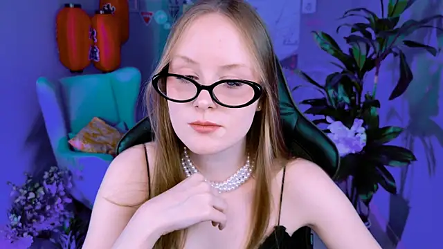 Snapshot of VivienLeeigh chatting on September 23, 2025, 1:07 pm VivienLeeigh online show from September 23, 2025, 1:07 pm