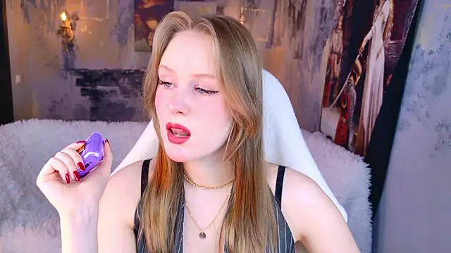 VivienLeeigh online show from March 14, 2026, 5:35 am