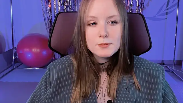 Snapshot of VivienLeeigh chatting on February 16, 2025, 12:10 pm VivienLeeigh online show from February 16, 2025, 12:10 pm