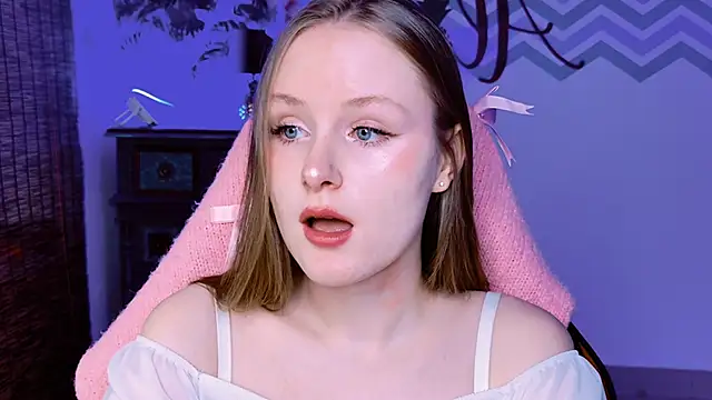 Snapshot of VivienLeeigh chatting on October 5, 2025, 1:24 pm VivienLeeigh online show from October 5, 2025, 1:24 pm