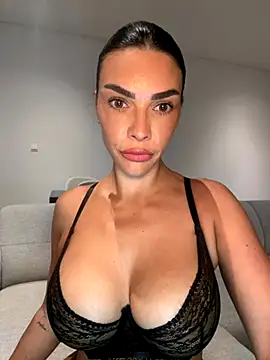 Snapshot of krissiswrld- chatting on October 13, 2025, 3:35 pm krissiswrld- online show from October 13, 2025, 3:35 pm