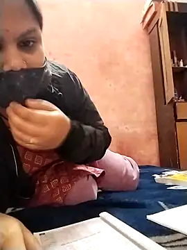 Snapshot of zeevaansari chatting on January 6, 2025, 7:52 am zeevaansari online show from January 6, 2025, 7:52 am