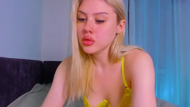 Snapshot of _Kira_Moon_ chatting on November 14, 2025, 4:10 pm Kira Moon online show from November 14, 2025, 4:10 pm