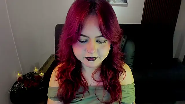 Snapshot of crimson_tati_ chatting on October 26, 2025, 4:35 am crimson tati online show from October 26, 2025, 4:35 am