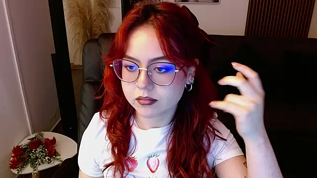 Snapshot of crimson_tati_ chatting on February 22, 2025, 12:08 pm crimson tati online show from February 22, 2025, 12:08 pm