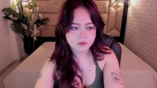 Snapshot of crimson_tati_ chatting on May 16, 2026, 4:22 am crimson tati online show from May 16, 2026, 4:22 am