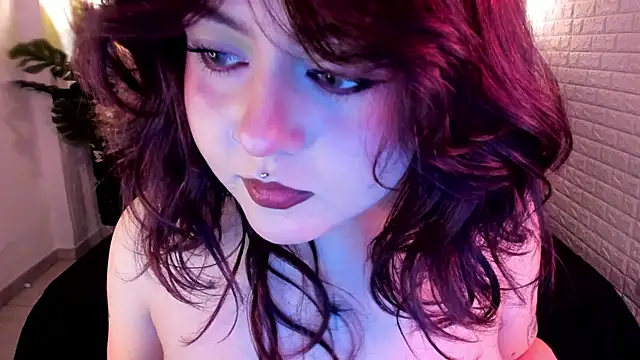 Snapshot of crimson_tati_ chatting on May 10, 2026, 5:00 am crimson tati online show from May 10, 2026, 5:00 am