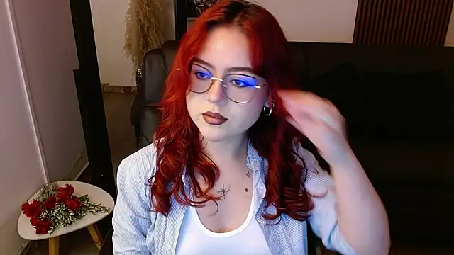 Snapshot of crimson_tati_ chatting on February 23, 2025, 1:21 pm crimson tati online show from February 23, 2025, 1:21 pm