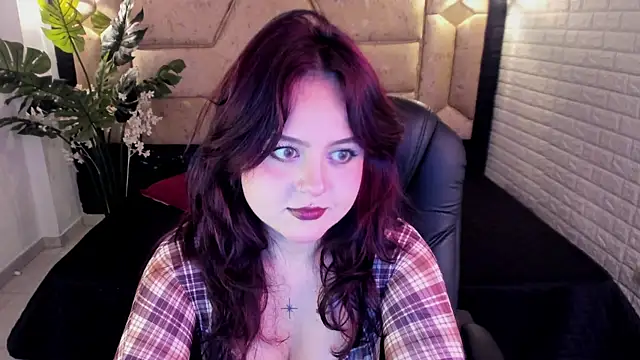 Snapshot of crimson_tati_ chatting on April 23, 2026, 5:25 am crimson tati online show from April 23, 2026, 5:25 am