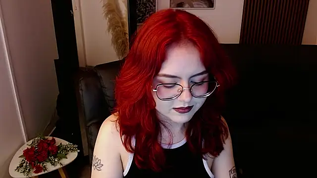 Snapshot of crimson_tati_ chatting on March 8, 2025, 8:11 am crimson tati online show from March 8, 2025, 8:11 am