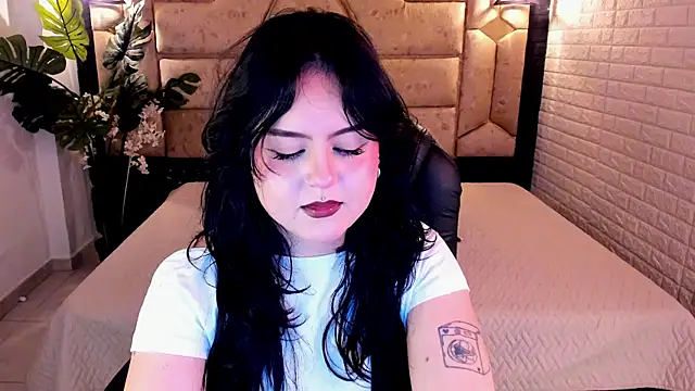 Snapshot of crimson_tati_ chatting on June 6, 2026, 6:29 am crimson tati online show from June 6, 2026, 6:29 am