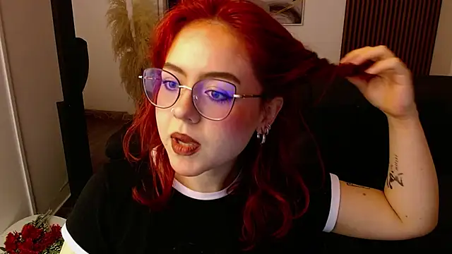 Snapshot of crimson_tati_ chatting on March 18, 2025, 4:07 am crimson tati online show from March 18, 2025, 4:07 am