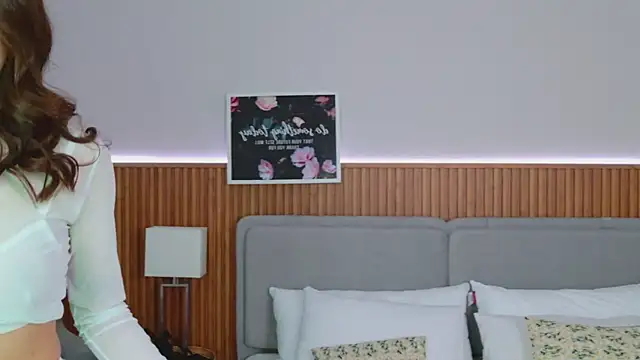 Snapshot of RihannaRose chatting on November 18, 2025, 5:05 pm RihannaRose online show from November 18, 2025, 5:05 pm