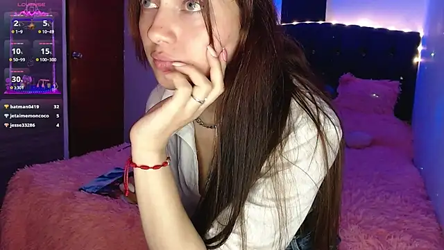 Snapshot of holy_juli chatting on March 8, 2025, 6:43 am holy juli online show from March 8, 2025, 6:43 am