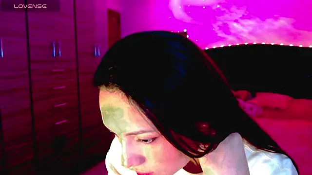 Snapshot of holy_juli chatting on November 21, 2025, 5:50 am holy juli online show from November 21, 2025, 5:50 am