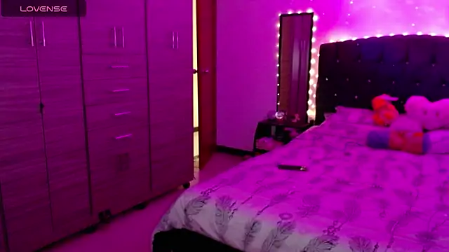 Snapshot of holy_juli chatting on October 3, 2025, 3:09 am holy juli online show from October 3, 2025, 3:09 am