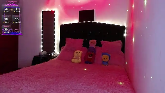 Snapshot of holy_juli chatting on March 6, 2025, 3:46 am holy juli online show from March 6, 2025, 3:46 am