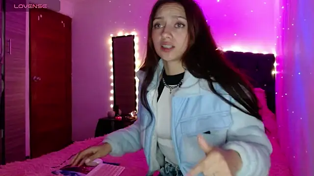 Snapshot of holy_juli chatting on March 9, 2025, 3:22 am holy juli online show from March 9, 2025, 3:22 am