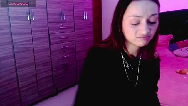 Snapshot of holy_juli chatting on November 2, 2025, 3:33 am holy juli online show from November 2, 2025, 3:33 am
