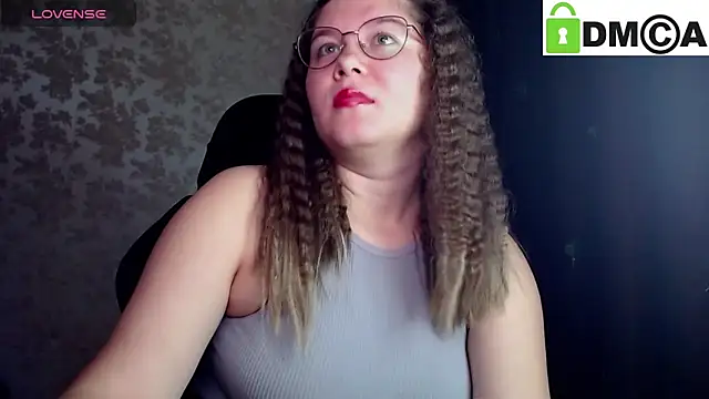Snapshot of holy_michela chatting on October 15, 2025, 6:33 am holy michela online show from October 15, 2025, 6:33 am
