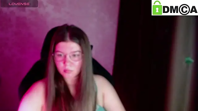 Snapshot of holy_michela chatting on October 20, 2025, 3:08 am holy michela online show from October 20, 2025, 3:08 am
