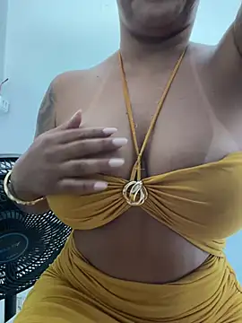 Snapshot of luara1988 chatting on April 20, 2026, 12:41 pm luara1988 online show from April 20, 2026, 12:41 pm