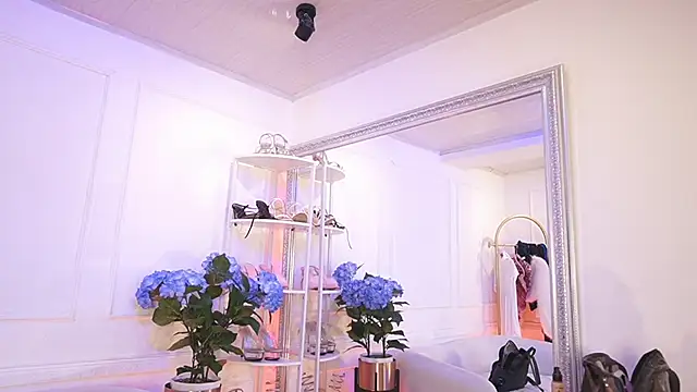 Snapshot of elasummer chatting on February 12, 2026, 12:38 pm elasummer online show from February 12, 2026, 12:38 pm