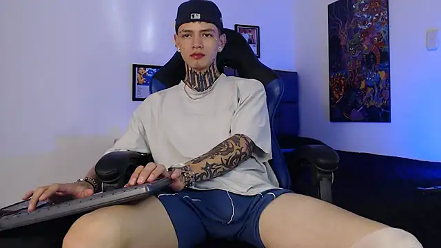 Snapshot of Dan_brownn chatting on May 24, 2026, 8:20 pm Dan brownn online show from May 24, 2026, 8:20 pm