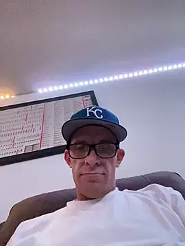 DirkD916 online show from December 22, 2025, 12:38 pm