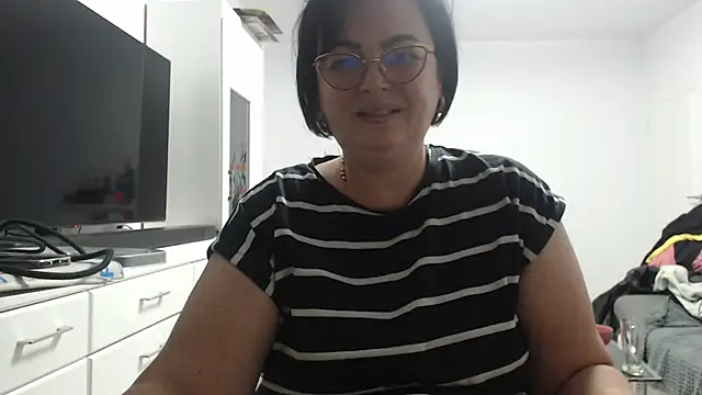 Amandamuller1982 online show from October 18, 2025, 8:00 pm