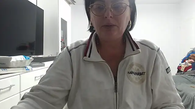 Amandamuller1982 online show from November 18, 2025, 9:40 pm