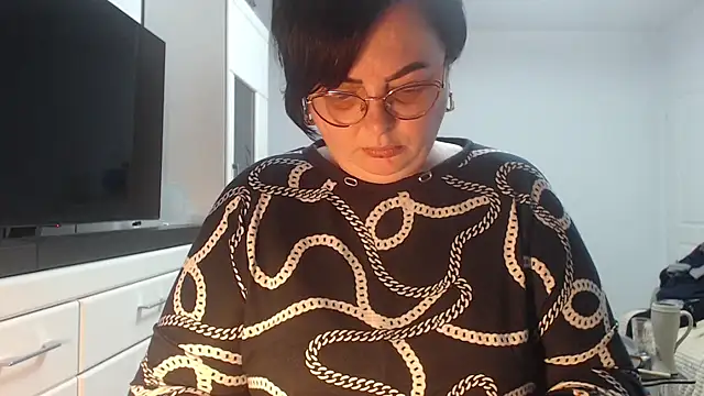 Amandamuller1982 online show from April 17, 2026, 8:00 pm