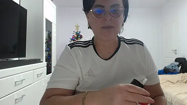 Amandamuller1982 online show from December 19, 2025, 8:11 pm