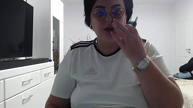 Amandamuller1982 online show from February 8, 2026, 7:00 pm