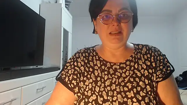 Amandamuller1982 online show from April 14, 2026, 8:25 pm